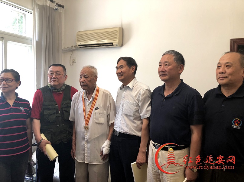 齐金炳：原南京军区炮兵副师职顾问，96岁VV.jpg