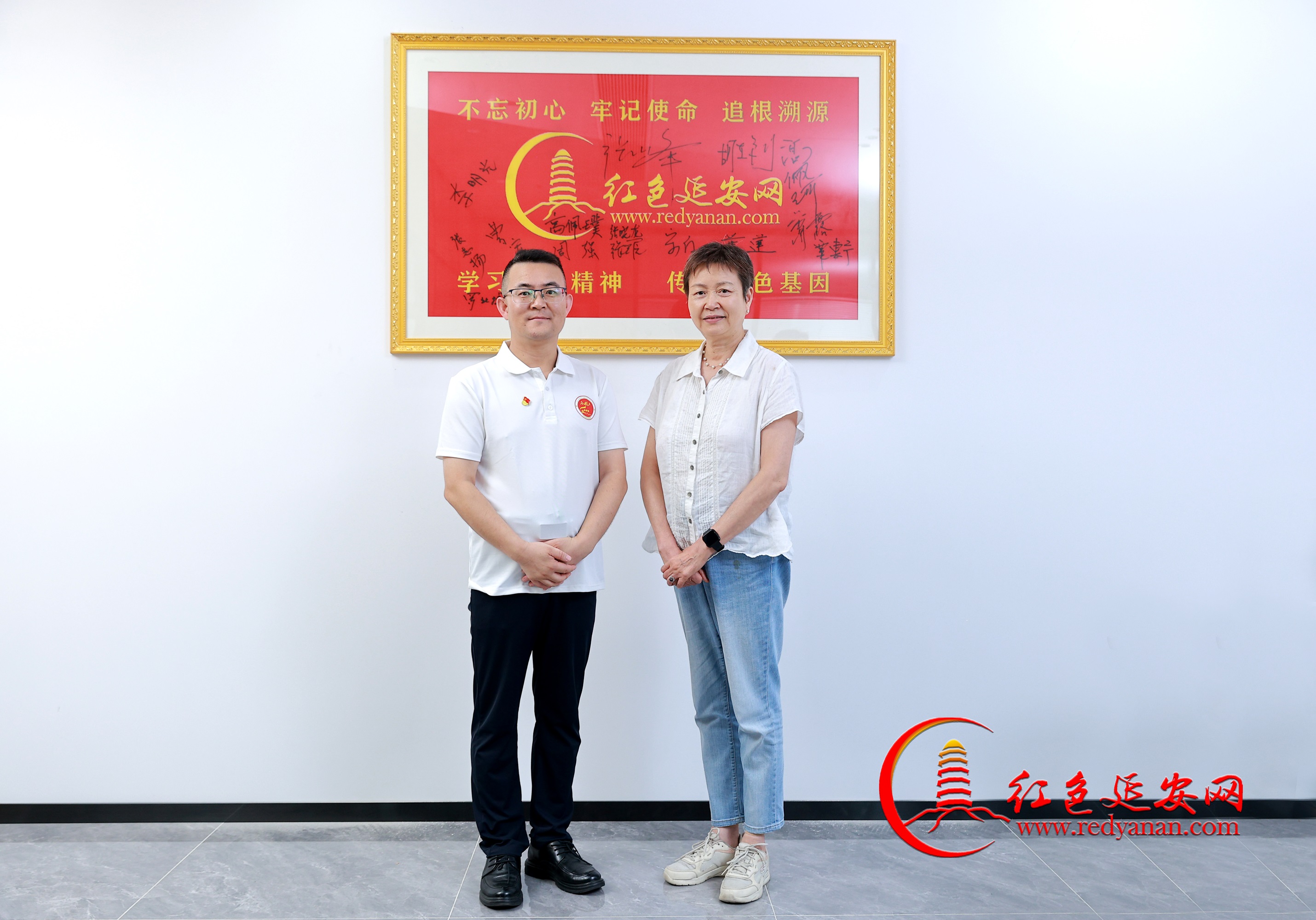 常世民与叶莲在红色延安网办公室21红色延安网.jpg